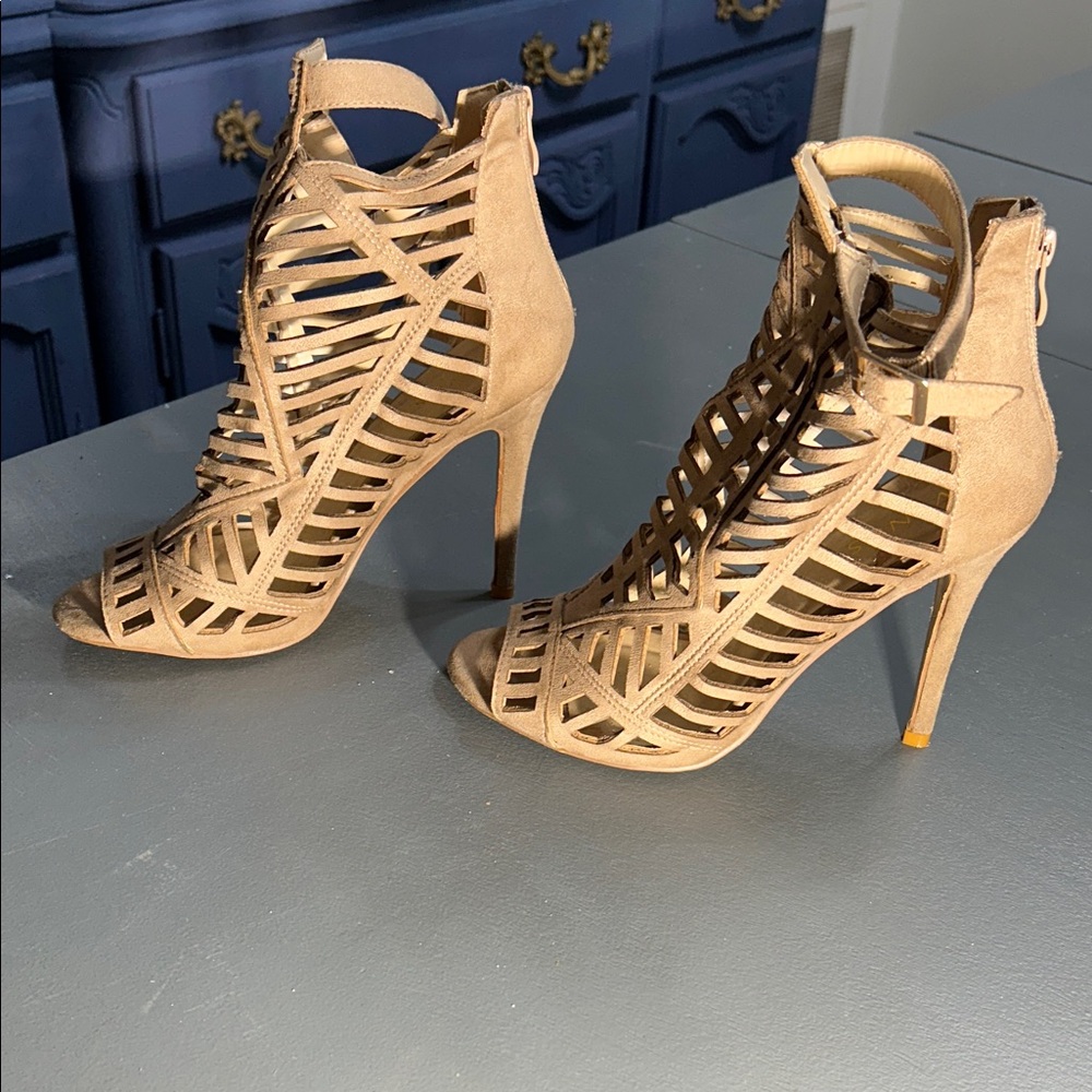 Venus Women Stilettos Elegant Tan Strappy Women's Heels 3.5 heel gently used